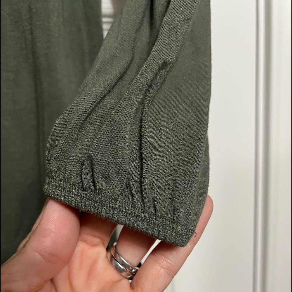 Hollister Olive off the shoulder top - Picture 5 of 6